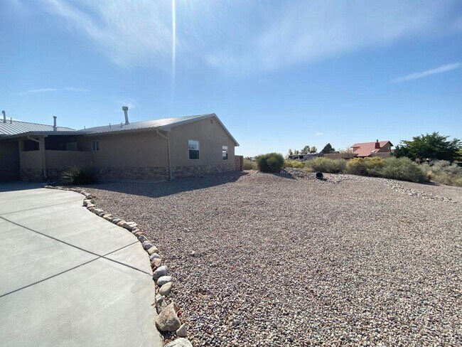 Building Photo - 100 Utah Meadow Rd NE