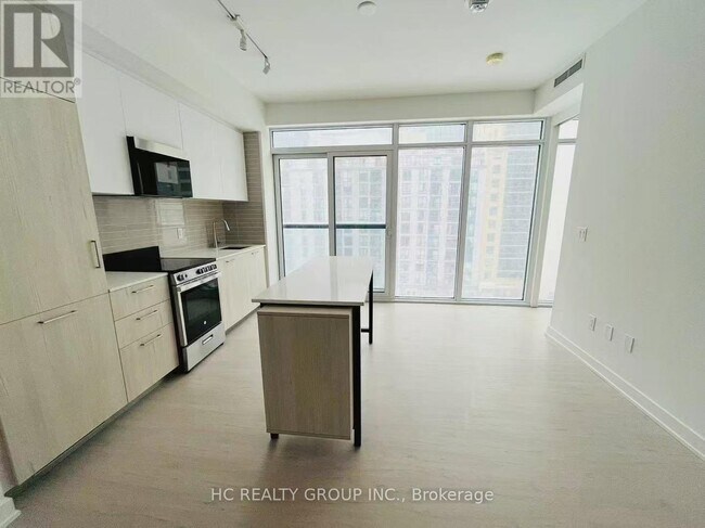 Building Photo - 65 Mutual St