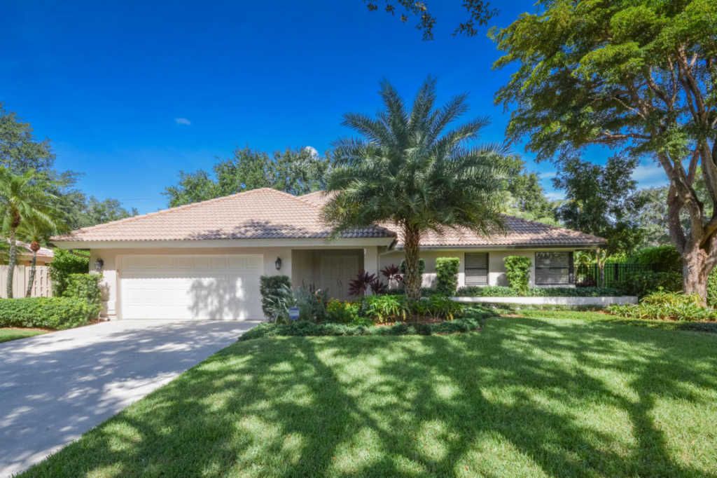 3/2 with 2 car garage,.37 Acre lot fenced backyard - 4100 NW 25th Way