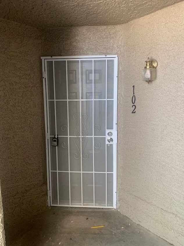 Foto principal - GREAT GATED COMMUNITY 2 BEDROOM -2 BATH -LOCATED CENTRALLY!!!