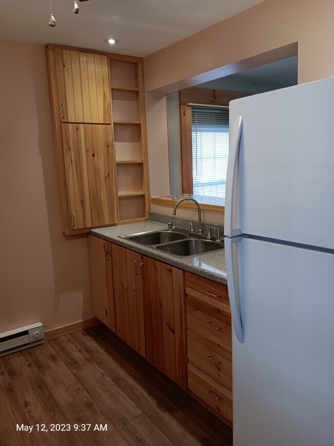 Kitchen - 4937 S Catherine St