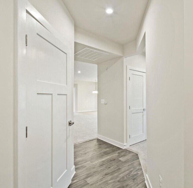 Building Photo - 10010 Ruffian Wy