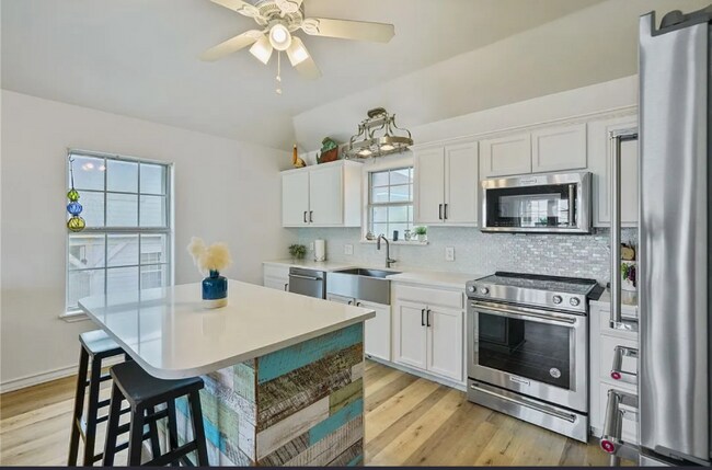 Building Photo - 4030 Walker Dr