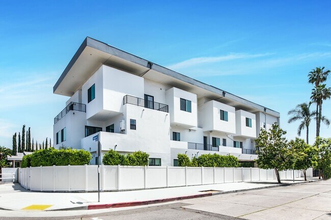 Foto del edificio - 5832 Tujunga Avenue