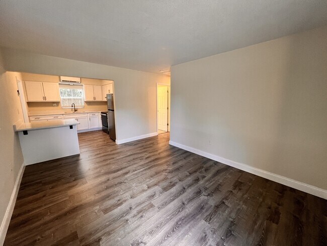 Foto del edificio - 2412 Formosa Ave