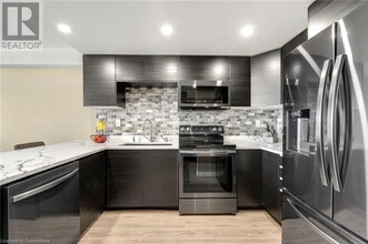 Building Photo - 18 Holborn Ct