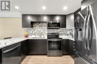 Building Photo - 18 Holborn Ct