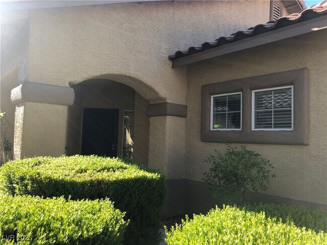Foto del edificio - 1012 Royal Birch Ln