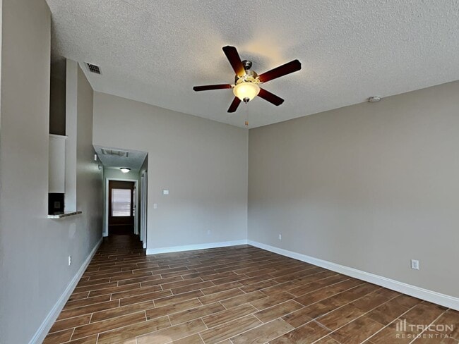 Building Photo - 10919 Livingston Dr