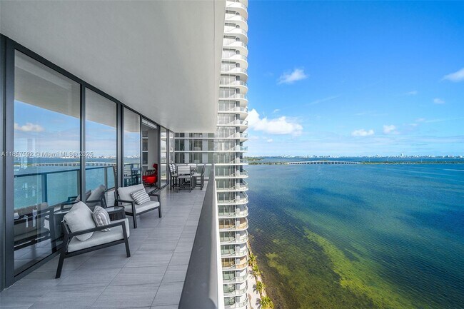 Foto del edificio - 788 NE 23rd St