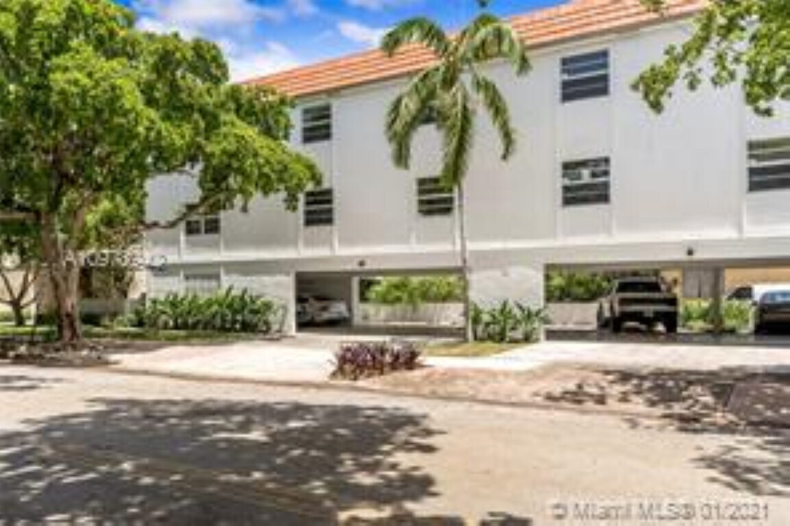 Primary Photo - 1114 S Douglas Rd