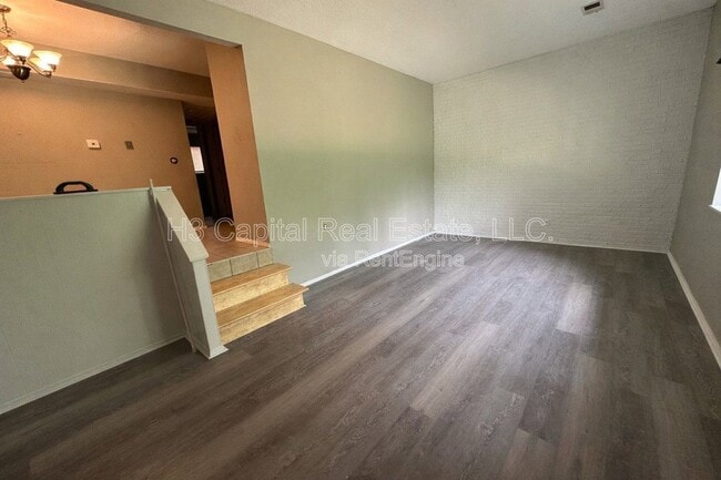 Photo - 103 Woodhenge Dr Apartment