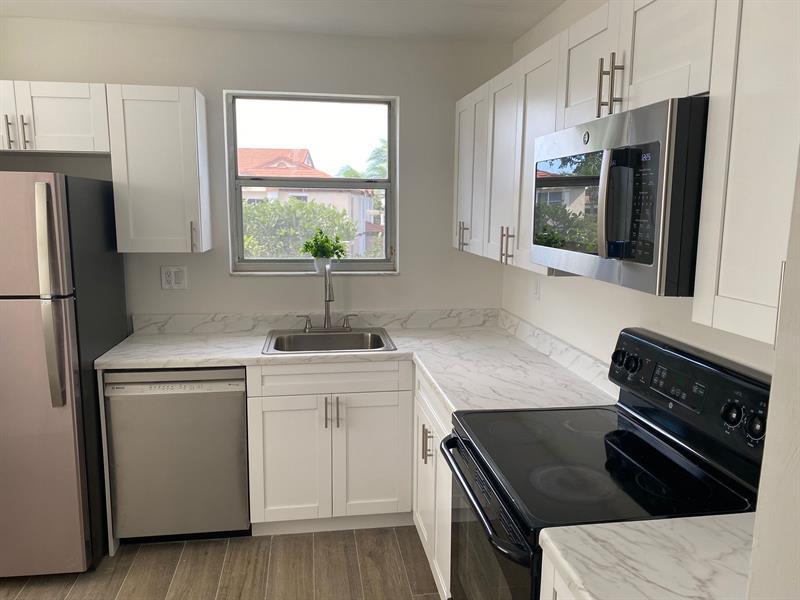 Foto principal - 11266 SW 12th St