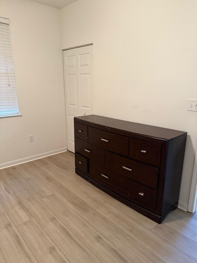 Building Photo - 1306 River Oaks Dr