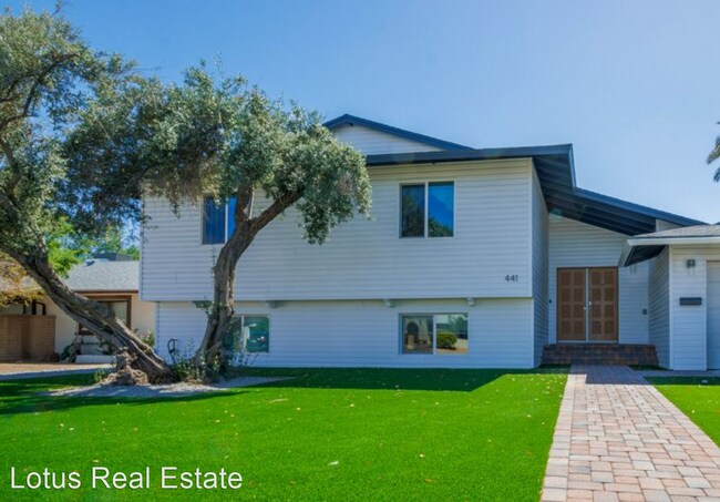 Building Photo - 4 br, 2.5 bath House - 441 E Carson Dr.