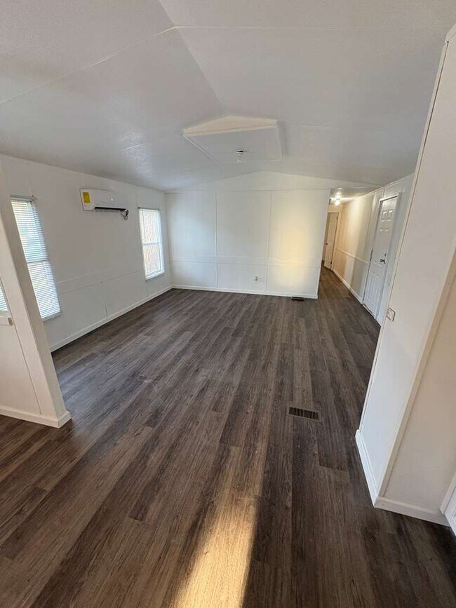 Foto del edificio - 736 Green Acres Ln