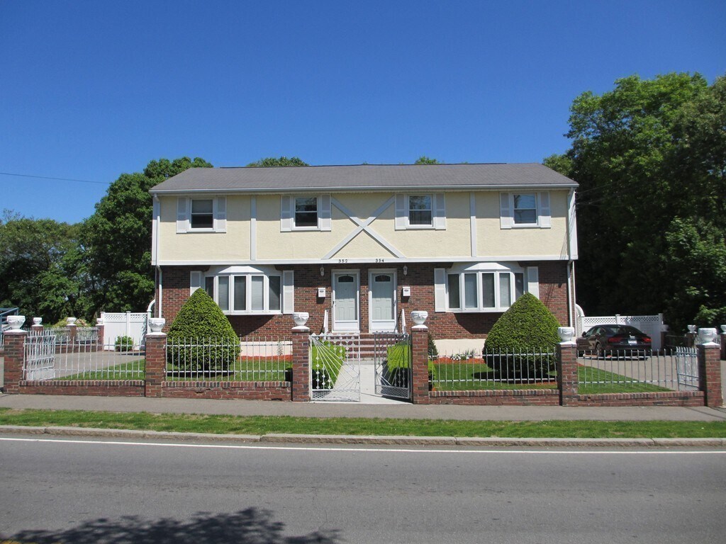 Primary Photo - 352 Sprague St