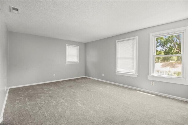 Building Photo - 628 E Fair St