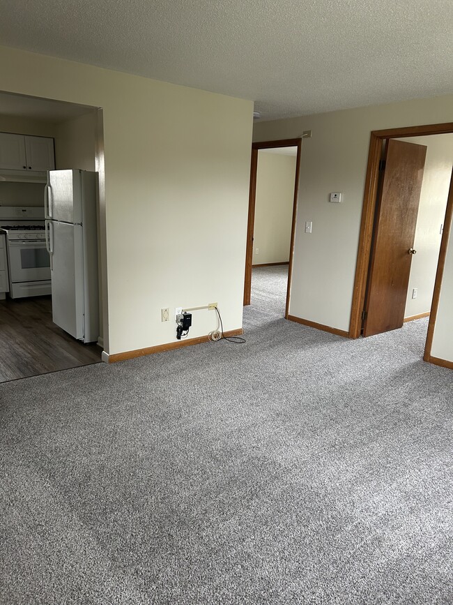 Building Photo - Strnad Drive Apartments