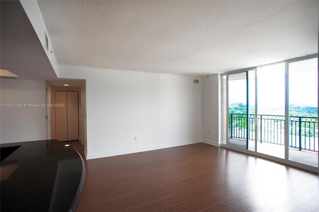 Foto del edificio - 3232 SW 22nd Terrace