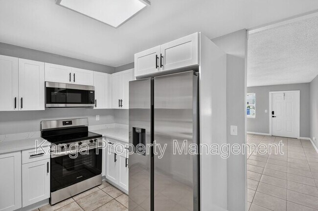 Building Photo - 1037 W 28th St