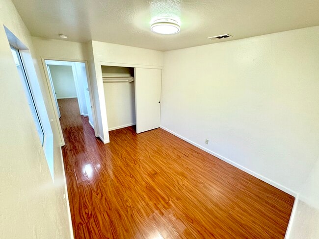 Foto del edificio - 7303 Central Ave
