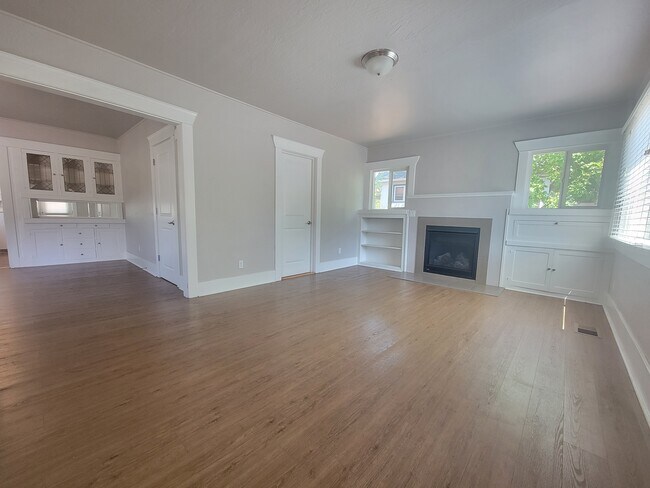 Building Photo - 971 Siskiyou Blvd