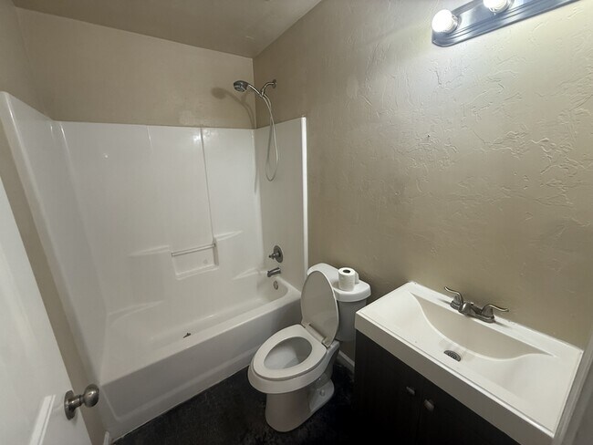 Foto del edificio - 625 W 2nd St