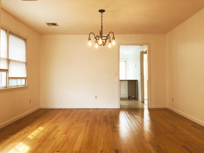 Dinning Room - 97 Hyatt Pl