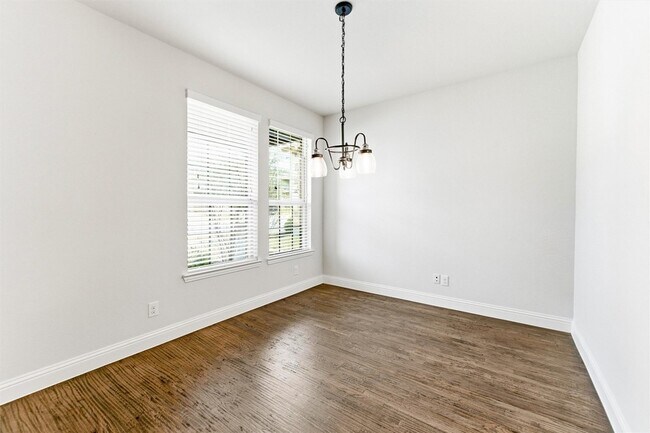 Foto del edificio - 5649 Salt Springs Dr