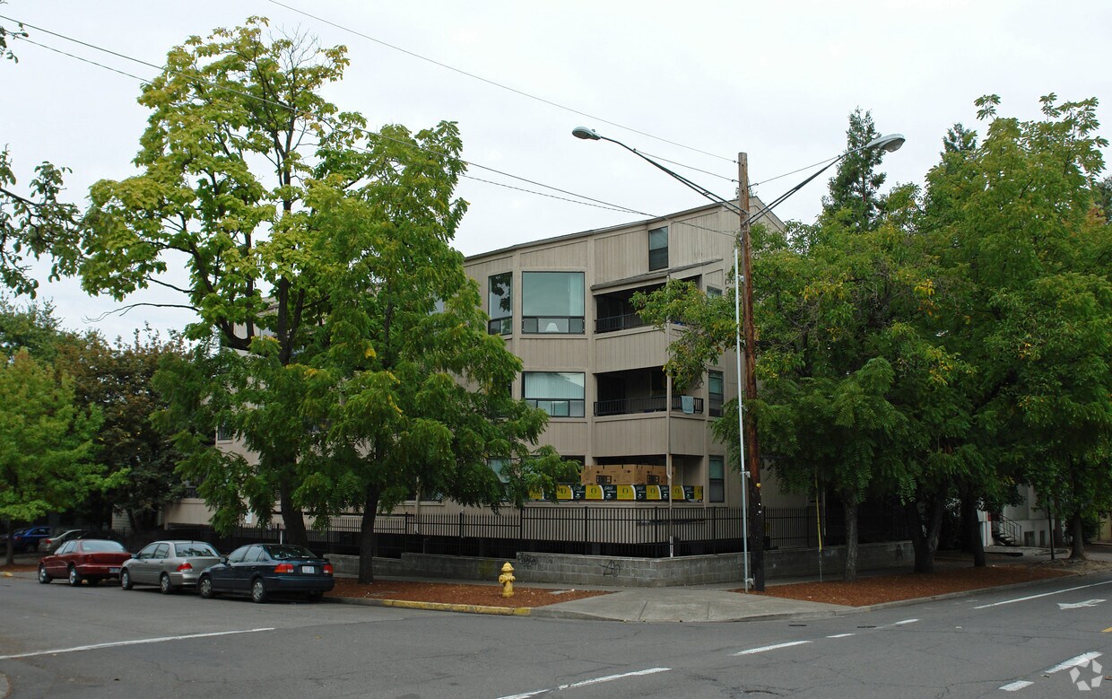Building Photo - 1390 Alder St
