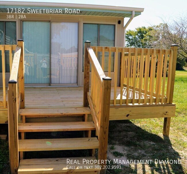 Foto del edificio - 17182 Sweetbriar Road-