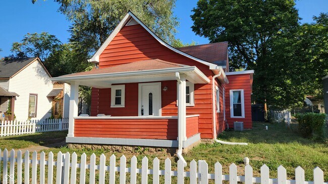 Building Photo - 516 W 2nd St