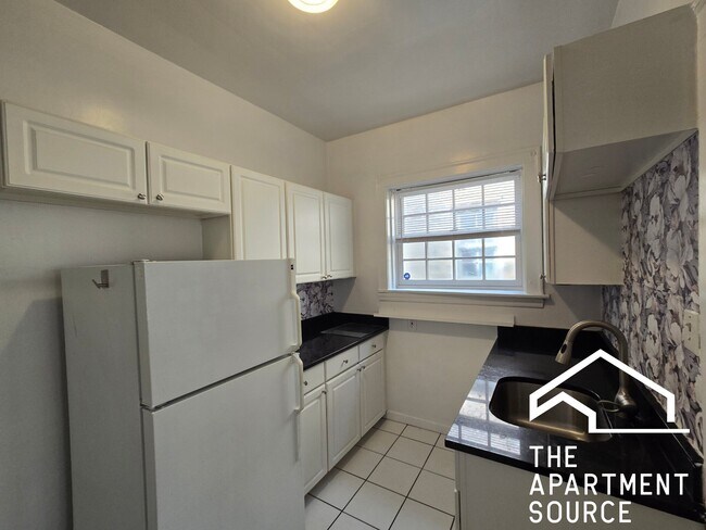 Building Photo - 1456 Oak Ave