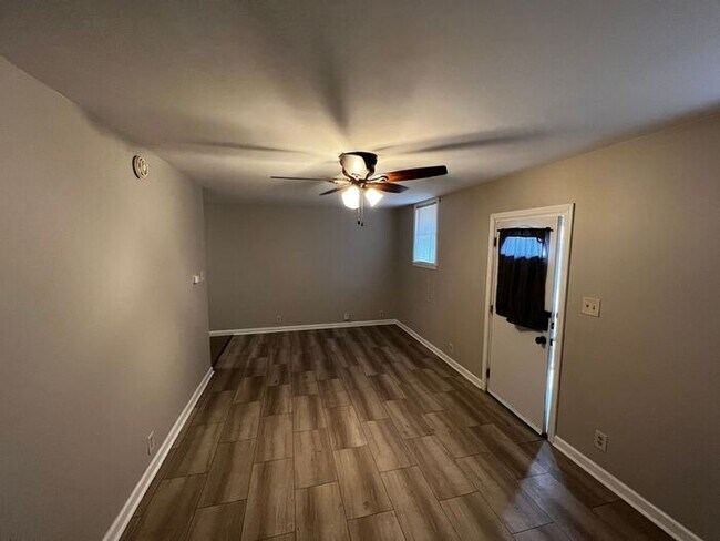 Building Photo - Large one bedroom house with central air.