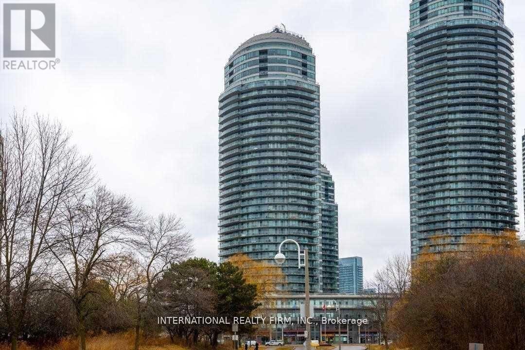 Photo du bâtiment - 2240 Lake Shore Blvd W
