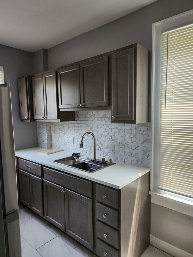 Building Photo - 974 Miller Ave