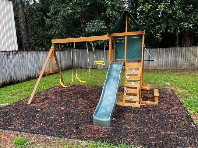 Building Photo - 4256 Lancaster Dr