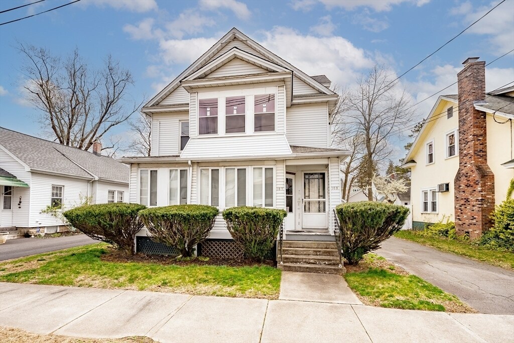 Primary Photo - 105 Larkspur St