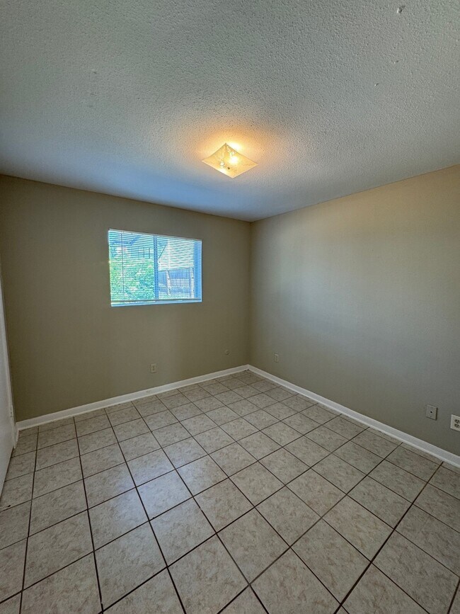 Building Photo - 1952 Upland Dr