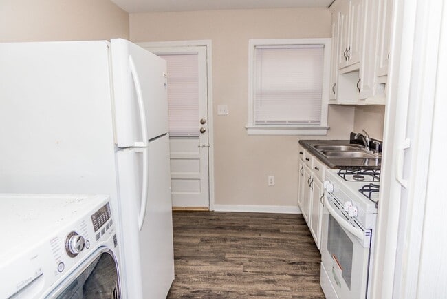 Building Photo - Randolph 2 bedroom unit Available Now!