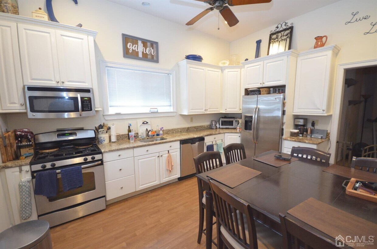 Foto principal - 405 N Washington Ave