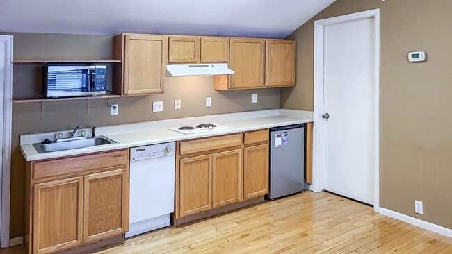Building Photo - $1111 - Studio/1BA Close to Downtown Color...
