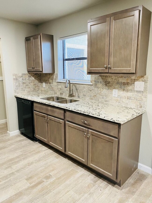 Foto del edificio - 6017 Bedford Dr