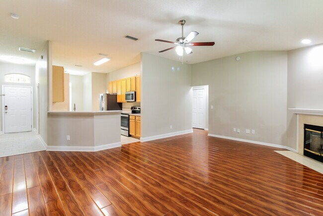 Building Photo - 717 S Lake Cunningham Ave