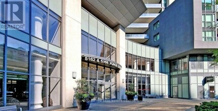 Building Photo - 5162 Yonge St