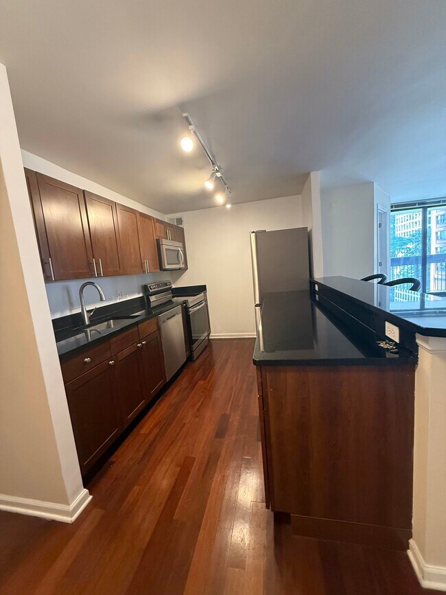 Foto del edificio - 222 E Pearson St