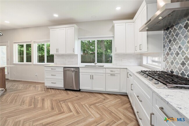Foto del edificio - 703 Ivy Ct