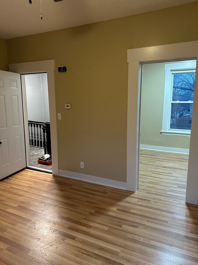 Entrada y dormitorio - 257 Newhall St