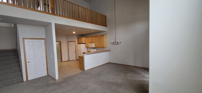 Building Photo - 4 Bed 3.5 Bath - Eagle Crest - Two Car Gar...